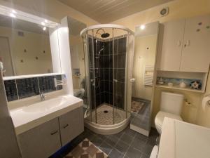 Appartement 4 pers. à Fouras, proche plage avec cour ensoleillée et stationnement - FR-1-709-37