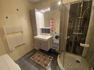 Appartement 4 pers. à Fouras, proche plage avec cour ensoleillée et stationnement - FR-1-709-37