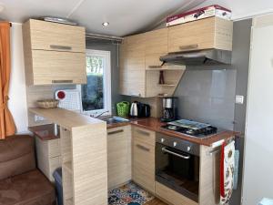 Maisons de vacances Mobil-Home Fouras, 3 pieces, 4 personnes - FR-1-709-58 : photos des chambres