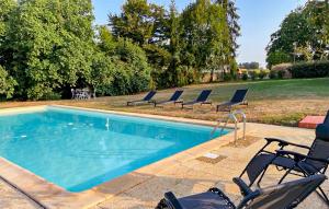 Stunning apartment in Maulon dArmagnac with Outdoor swimming pool, WiFi and 2 Bedrooms