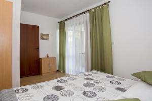 Apartments with parking space Pula - 20809
