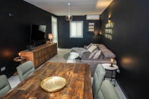 Jaysky penthouse on Etna Street