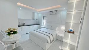 PARIS HOTEL