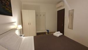 Standard Double Room with Shared Bathroom