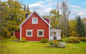 Awesome Home In Bredaryd With Kitchen