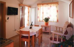 Amazing Apartment In Srima With 2 Bedrooms And Wifi