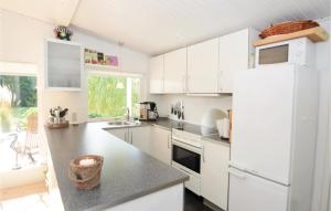 Three-Bedroom Holiday Home In Vaggerlose