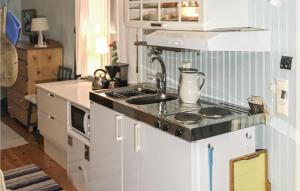 Beautiful Home In Botolfsbo With Sauna