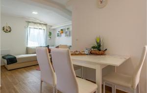 1 Bedroom Beautiful Apartment In Vir