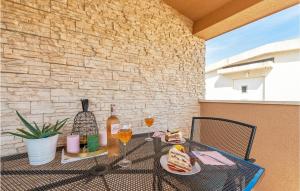 1 Bedroom Beautiful Apartment In Vir