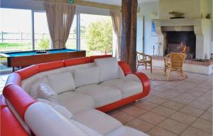 Maisons de vacances Nice Home In Janville With Wifi And 6 Bedrooms 2 : photos des chambres