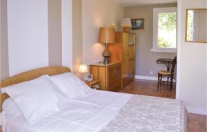 Maisons de vacances Cozy Home In Siorac En Perigord With Kitchen : photos des chambres