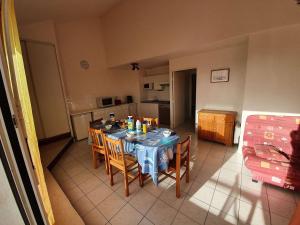 Appartement 3 pièces avec balcon, piscine collective et parking proche océan à Saint-Hilaire-de-Riez - FR-1-224C-250