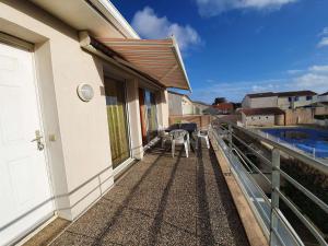 Appartement 3 pièces avec balcon, piscine collective et parking proche océan à Saint-Hilaire-de-Riez - FR-1-224C-250