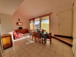 Appartement 3 pièces avec balcon, piscine collective et parking proche océan à Saint-Hilaire-de-Riez - FR-1-224C-250