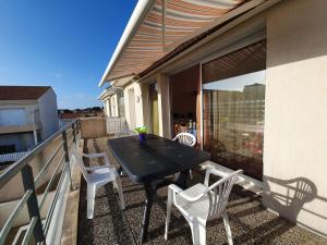 Appartement 3 pièces avec balcon, piscine collective et parking proche océan à Saint-Hilaire-de-Riez - FR-1-224C-250