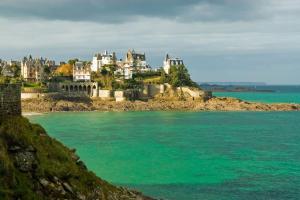 Maisons de vacances Maison chaleureuse proche Dinan, Dinard, St Malo : photos des chambres