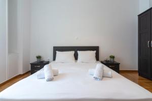 Modern 2BD apt in Athens , 3-min metro