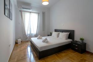 Modern 2BD apt in Athens , 3-min metro