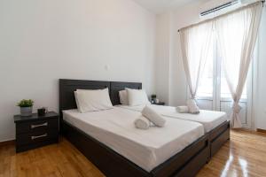 Modern 2BD apt in Athens , 3-min metro