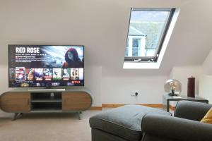 Whinstone Holiday Home in Falkland - Sleeps 8