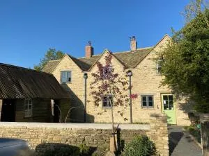 High Cogges Farm Holiday Cottages - 威特尼