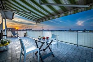 Il terrazzo sul tramonto