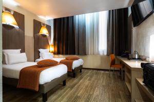 Hotels Hotel Carre Vieux Port : Chambre Lits Jumeaux Supérieure avec Baignoire