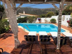 Private Pool villa with panoramic views split over 2 levels Aircon New Pool.