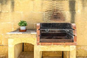 Ta Lucija Sleeps 4 with Private Pool