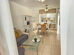 HOLIDAYS BEACH & POOL ,AIRCOND , Las Americas