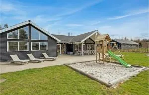 Gorgeous Home In Glesborg With Sauna - Nimtofte