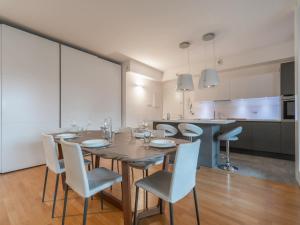The Best Rent - Modern three-bedroom apartment with terrace in Cenisio district