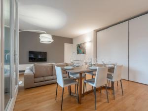 The Best Rent - Modern three-bedroom apartment with terrace in Cenisio district