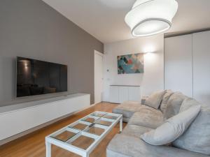 The Best Rent - Modern three-bedroom apartment with terrace in Cenisio district