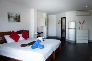 Dengs kamala beach Guesthouse