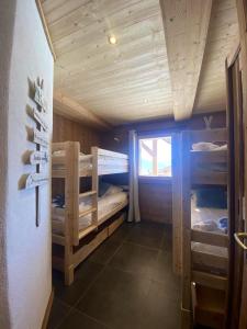 Chalets Chalet de 6 chambres avec sauna terrasse amenagee et wifi a Font Romeu Odeillo Via a 1 km des pistes : photos des chambres