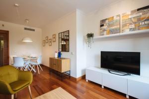 Puerta del Príncipe - Free Parking