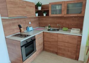 Debbies 2 bed apart with pool and garden views