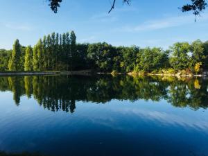 Le Soleil du lac Mondésir