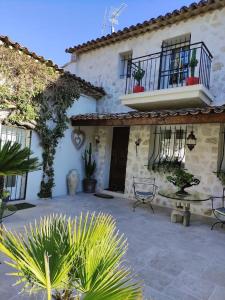 Le Saint Paul appartements dans Mas provencal : photos des chambres