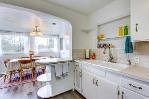 Charming Eugene Vacation Rental - 3 Mi to Downtown