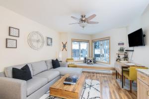 Modern Comfort on River Trail - Mountain Views, Hot Tub condo