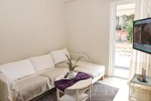 Sunny and Quiet 1 Bedroom Apt - Psykiko