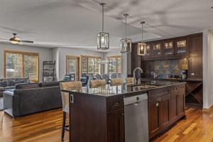3 Bedroom Condo by Canadian Rockies Vacation Rentals