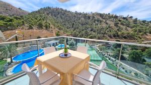 Skyline 6 Private balcony, sunnyyear round, with nice views