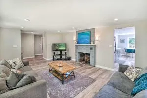 Modern Gold Bar Vacation Rental with Mountain View - Baring