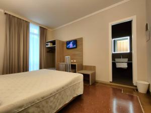 Doppelzimmer mit Balkon und Meerblick