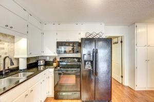 Mineola Lake House w Dock & Fire Pit!