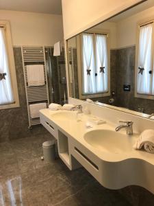 Chambre Lit King-Size avec Baignoire Spa